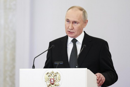 2023年12月8日，俄羅斯總統(tǒng)普京在莫斯科克里姆林宮出席“祖國英雄日”慶祝儀式。新華社/塔斯社