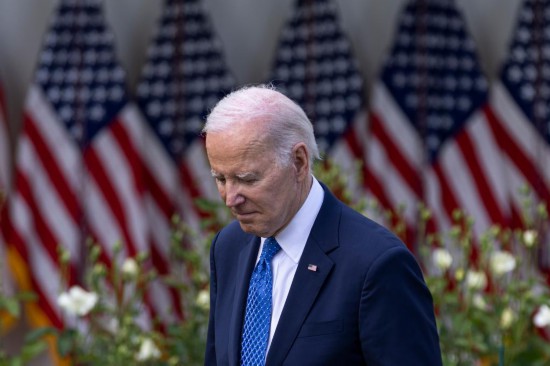 2023年4月24日，美國總統(tǒng)拜登在首都華盛頓白宮出席活動。新華社發(fā)（亞倫攝）