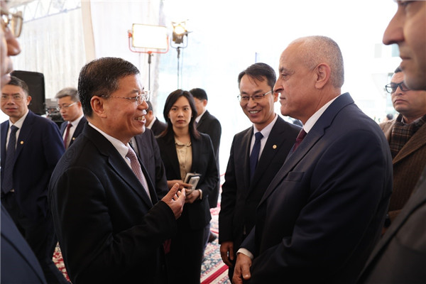 李永明同埃及住房部副部長會談交流。主辦方供圖