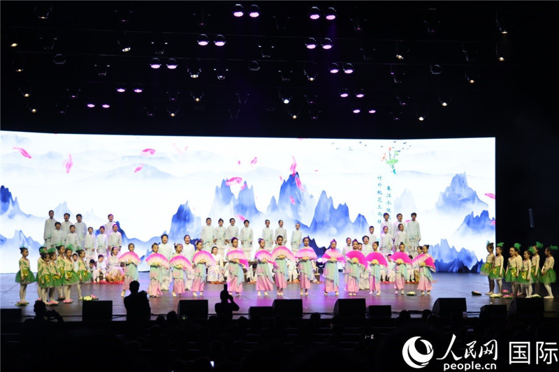 《四季詩韻》童聲詩朗誦表演。人民網(wǎng)記者 任皓宇攝