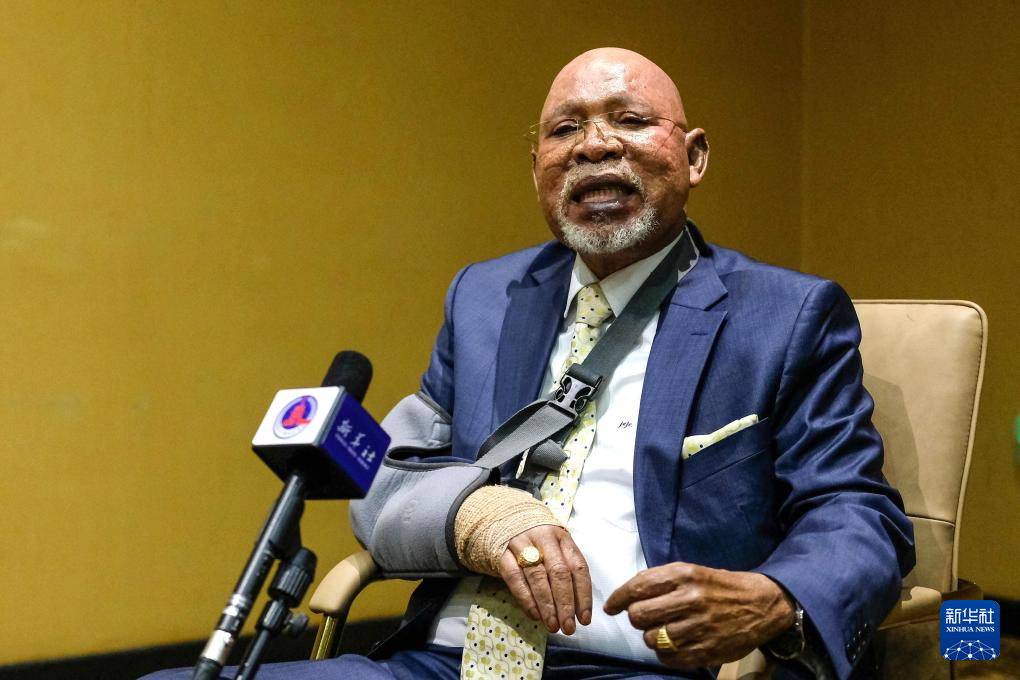 1月15日，烏干達外長奧東戈在坎帕拉舉行的不結盟運動第19次峰會高級別官員會議期間接受新華社記者專訪。新華社發(fā)（阿佳拉·納瓦達攝）