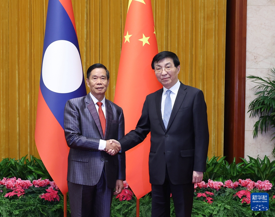 1月22日，中共中央政治局常委、全國政協(xié)主席王滬寧在北京會見老撾人民革命黨中央政治局委員、建國陣線中央委員會主席辛拉馮。新華社記者 王曄 攝