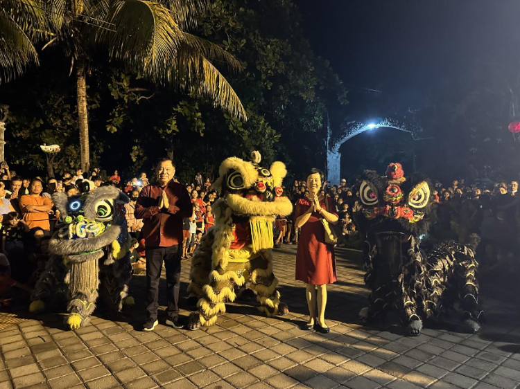 舞獅表演。巴陵康孔子學(xué)院供圖