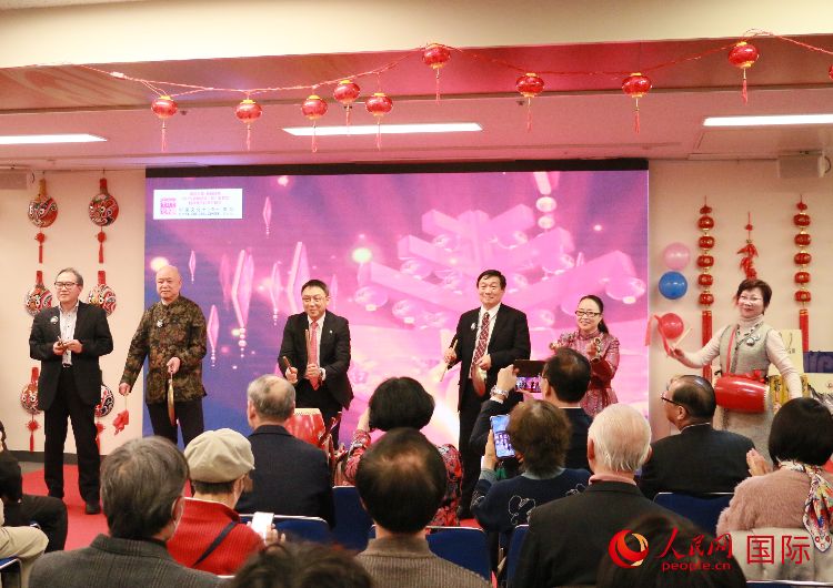 打擊樂(lè)合奏《春節(jié)序曲》。人民網(wǎng) 許可攝