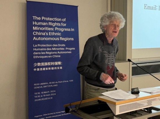 3月18日，由中國人權(quán)研究會主辦的“少數(shù)民族權(quán)利保障：中國西藏和新疆實踐”主題講座在瑞士日內(nèi)瓦舉行。圖為比利時知名藏學家安德烈·拉克魯瓦在講座上發(fā)言。新華社記者石松攝