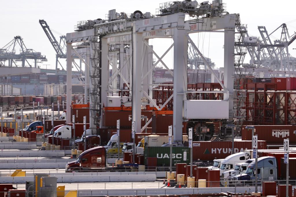 2021年10月29日拍攝的美國加利福尼亞州洛杉磯港景象。新華社發(fā)