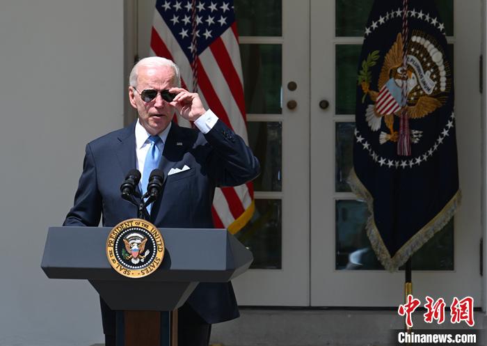 當(dāng)?shù)貢r間7月30日上午，美國總統(tǒng)拜登新冠檢測再次呈陽性。他此次沒有癥狀，但將采取隔離措施。資料圖為拜登7月27日解除隔離后在白宮發(fā)表講話。 <a target='_blank' href='/'><p  align=