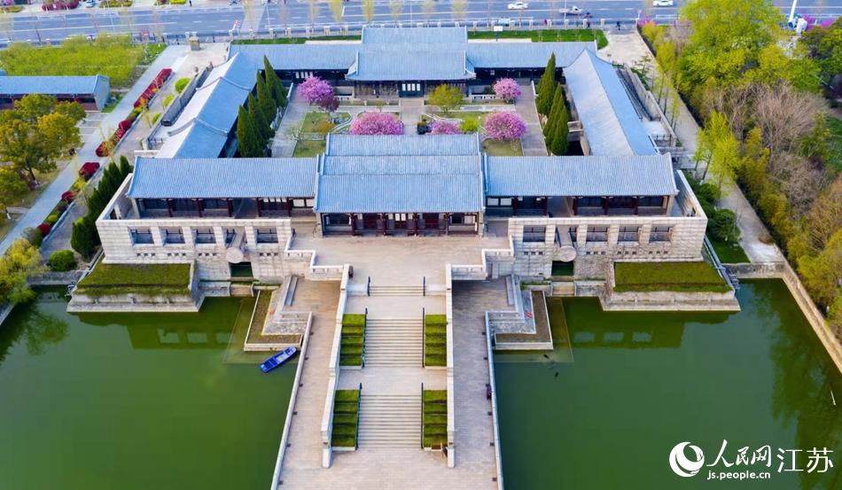 周恩來紀(jì)念館內(nèi)海棠盛開。紀(jì)星名攝