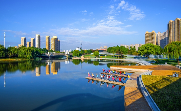 漫步街頭，科產(chǎn)城人融合的理念貫穿始終。無錫高新區(qū)管委會供圖