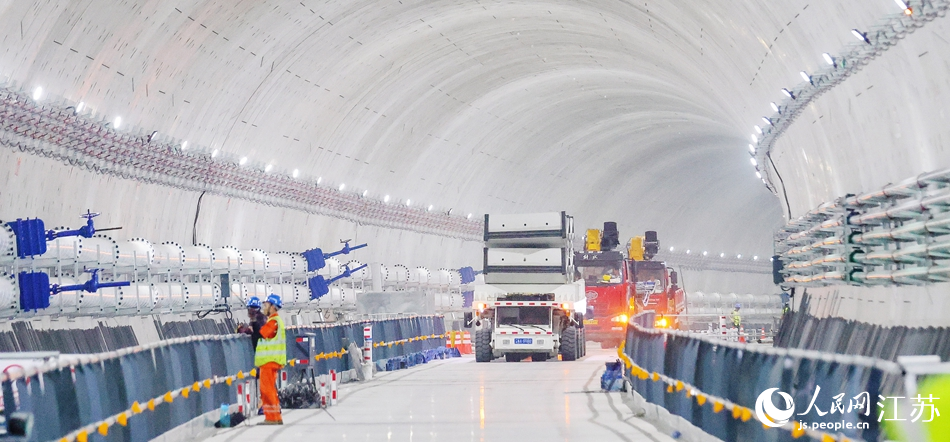 江陰靖江長江隧道右線施工現(xiàn)場。朱其攝