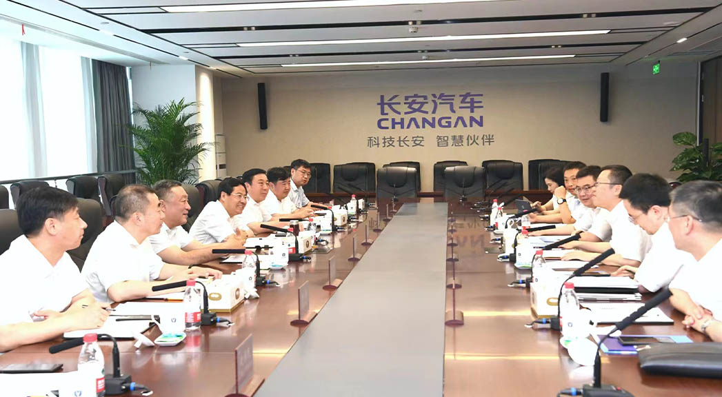 張濤帶隊赴重慶對接洽談項目。 白永民攝