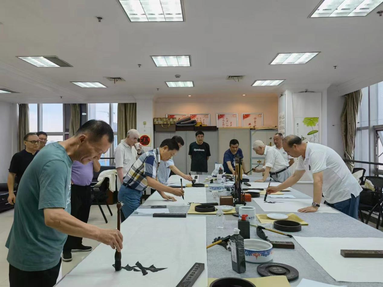 書畫作品創(chuàng)作交流活動。鄧慧芳攝