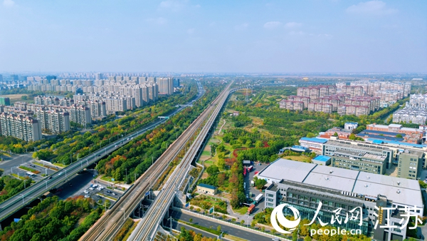 航拍幸福街道。人民網(wǎng)記者 王繼亮攝