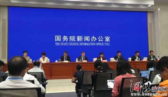8月26日，國務(wù)院新聞辦召開國務(wù)院政策例行吹風(fēng)會。圖為吹風(fēng)會現(xiàn)場。 記者李巍攝
