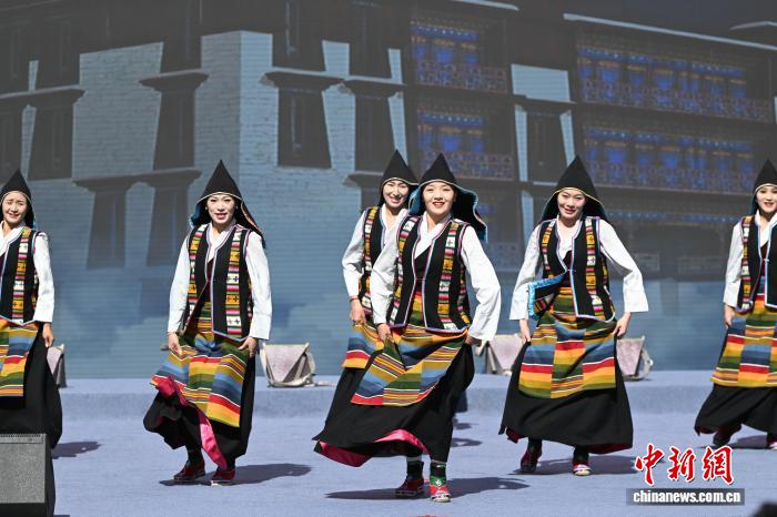 西藏“大地歡歌格?；ㄑ莩黾尽被菝裱莩鼍`放基層文化活力