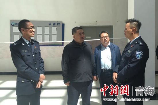 圖為生態(tài)環(huán)保專項(xiàng)督查現(xiàn)場。 孫舒亞攝