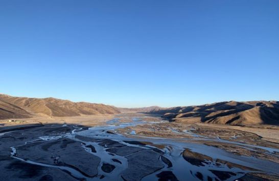 圖為三江源腹地，黃河流經(jīng)達(dá)日縣。（資料圖） 孫睿 攝 　　