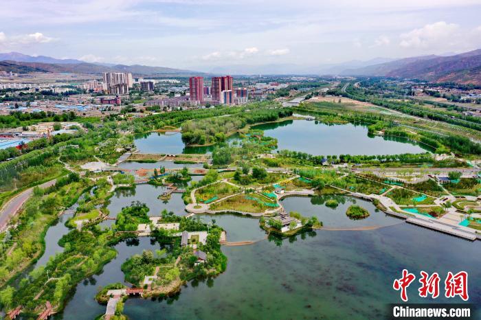 西北城市西寧立生態(tài)文明高地新典范：“一城山水、百園千姿”