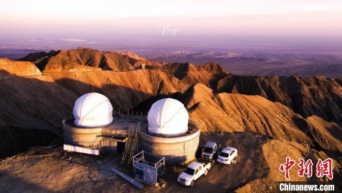 圖為青海冷湖賽什騰山天文臺(tái)址日落?！『槲腻?攝