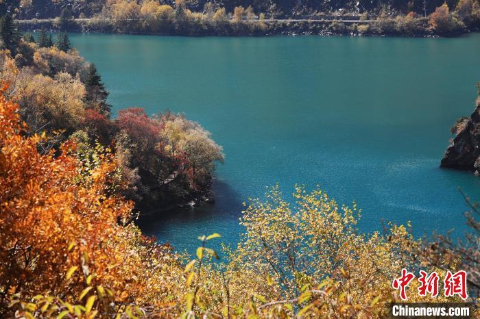 松坪溝風(fēng)光?！⑼?攝