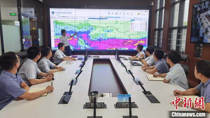 三峽梯調(diào)開展聯(lián)合會商。(資料圖) 莫祖鳳 攝