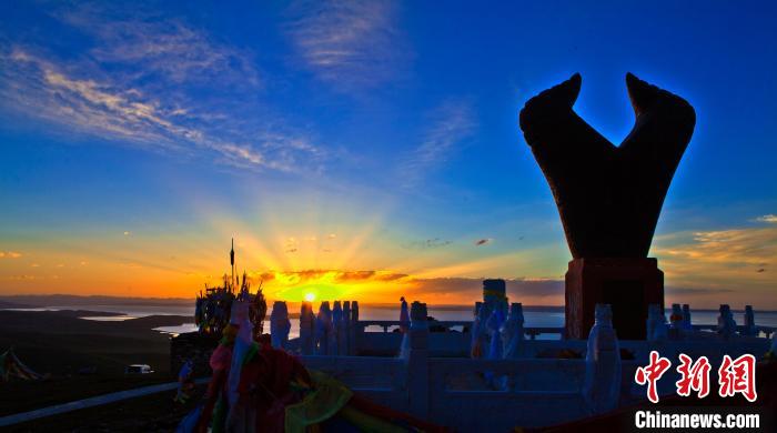 資料圖為果洛州境內(nèi)的黃河源頭牛頭碑。　果洛州委宣傳部供圖