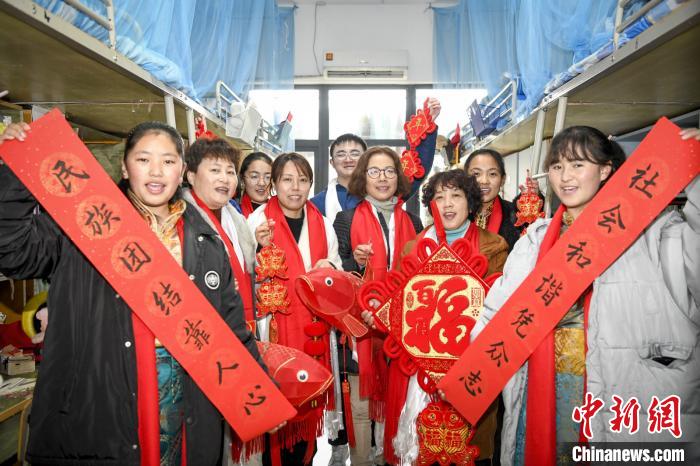 與“媽媽”一同過年:西藏學(xué)生異鄉(xiāng)體驗別樣“團(tuán)圓”