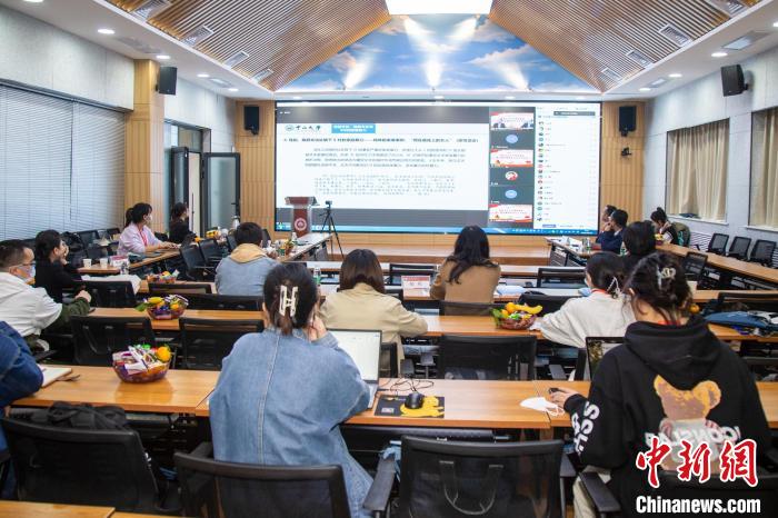 圖為論壇會議現(xiàn)場。　同東放 攝