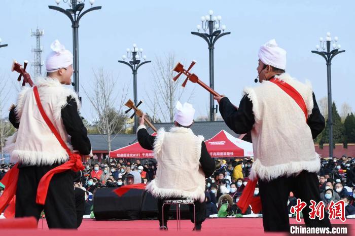 圖為陜北說書展演?！×赫赵?攝