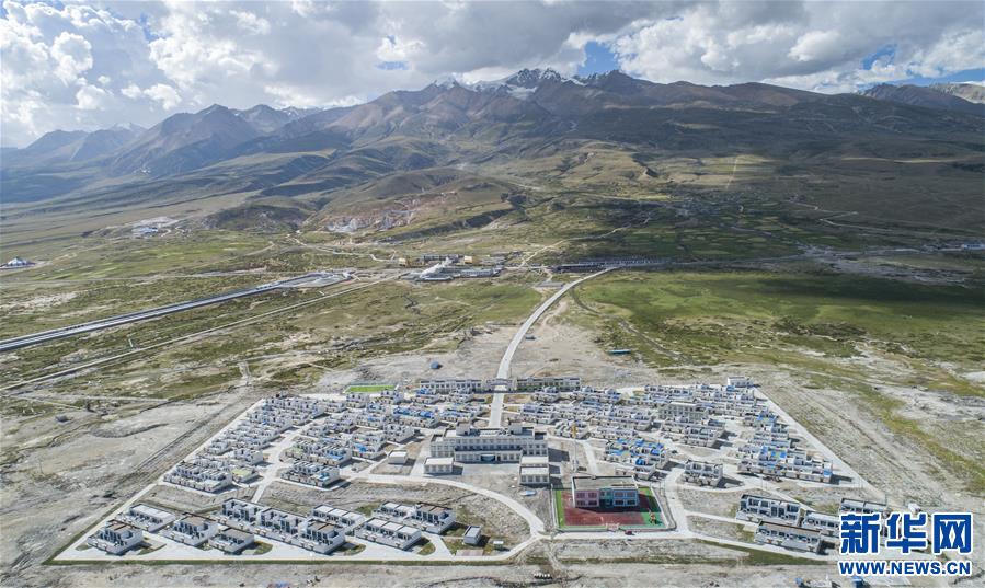 （新華全媒頭條·走向我們的小康生活·圖文互動(dòng)）（1）扎西德勒，我們的新家園——西藏易地扶貧搬遷搬出幸福美好新生活