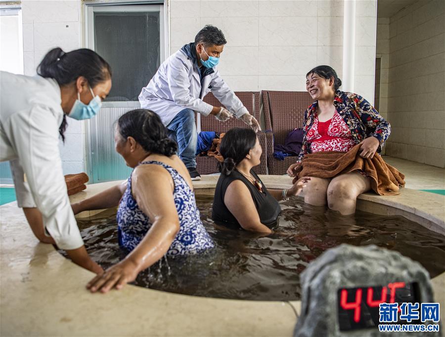 （新華全媒頭條·走向我們的小康生活·圖文互動(dòng)）（10）扎西德勒，我們的新家園——西藏易地扶貧搬遷搬出幸福美好新生活