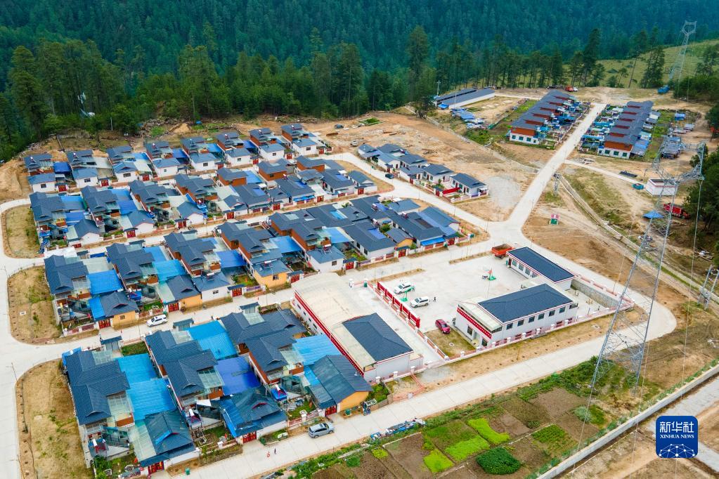西藏林芝：易地搬遷，迎來(lái)幸福新生活