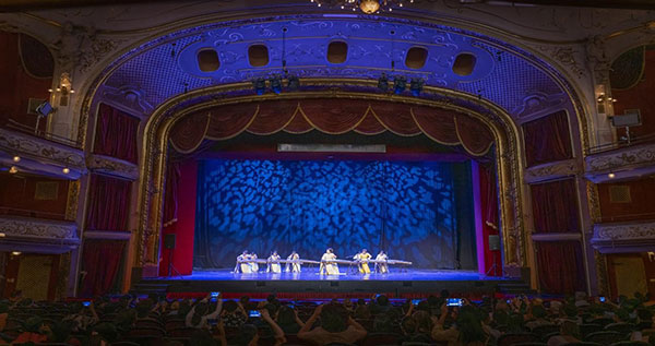 2024匈牙利青少年國際音樂會節(jié)目《戰(zhàn)臺風(fēng)》表演舞臺現(xiàn)場。兒促會藝教委供圖