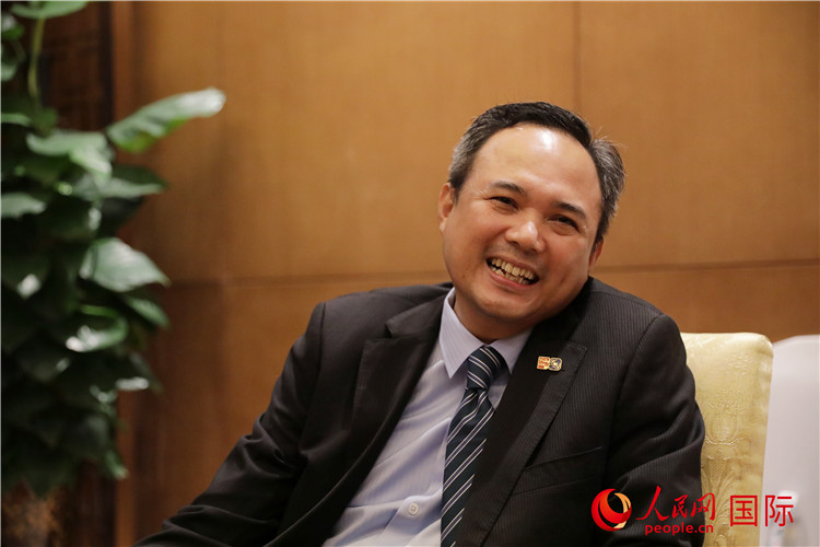 馬來西亞駐南寧總領(lǐng)事館總領(lǐng)事阿哈默·法蒂爾·伊斯邁爾在2024中國-東盟教育交流周期間接受人民網(wǎng)專訪。人民網(wǎng) 王婧攝