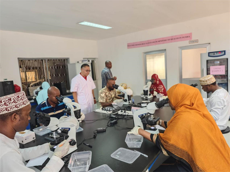 實驗室操作培訓現(xiàn)場。徐張懿攝。（專家組供圖）