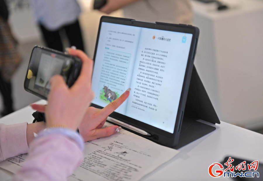 組圖丨AI、網絡安全、跨境電商……數(shù)字經濟如此 “陜”耀