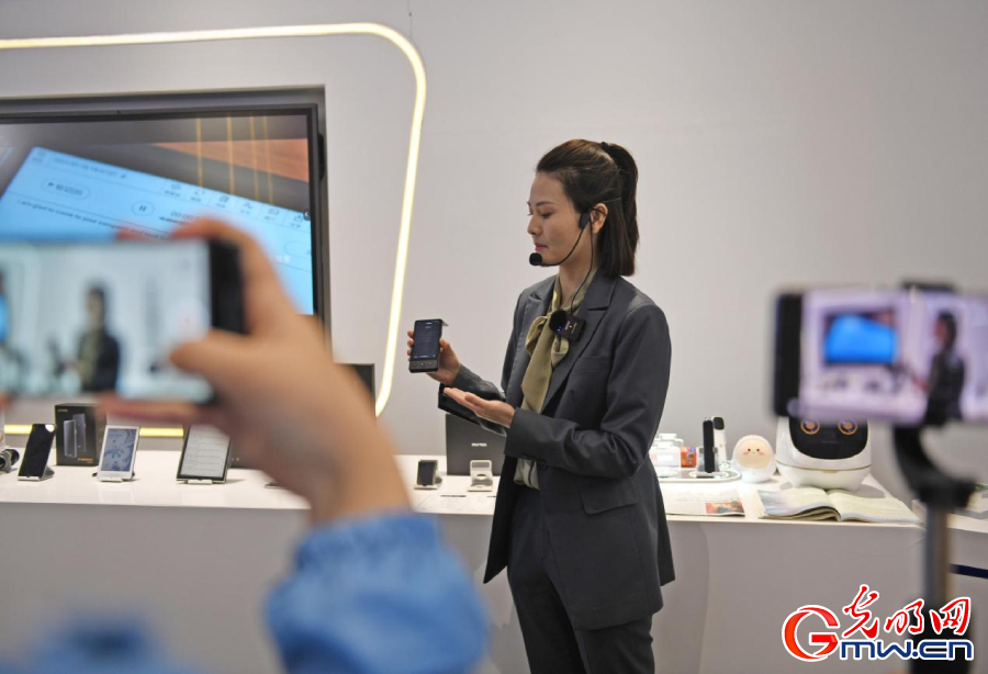 組圖丨AI、網絡安全、跨境電商……數(shù)字經濟如此 “陜”耀