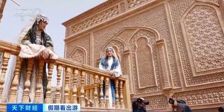 “春晚同款”變“爆款”！古城旅拍熱帶動(dòng)民族服飾銷(xiāo)售