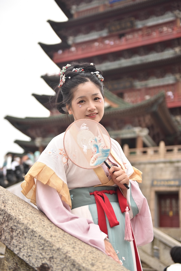 南昌滕王閣“古風(fēng)游”。受訪者供圖