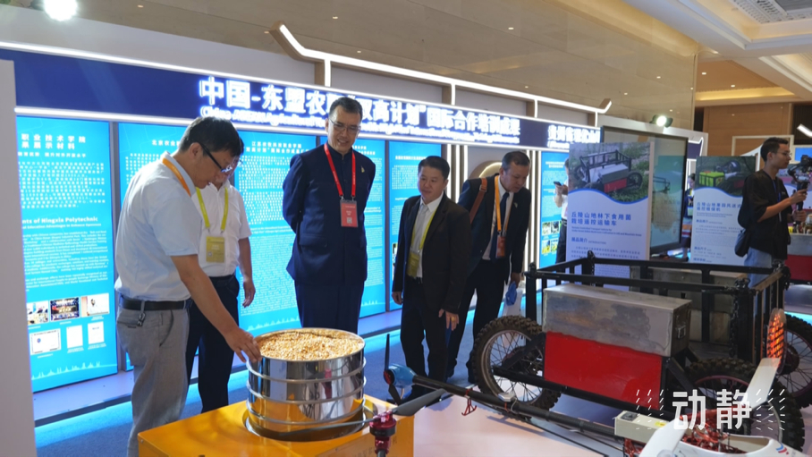 展示成果分享經(jīng)驗(yàn)，中國(guó)—東盟教育交流周深化合作共創(chuàng)未來(lái)！