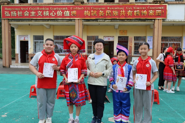 講好中華民族共同體故事，讓網(wǎng)絡(luò)“連心”更“聚心”