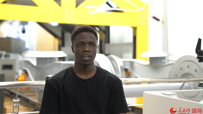 北京交通大學(xué)肯尼亞籍留學(xué)生阿布接受人民網(wǎng)采訪。人民網(wǎng) 周琳佳 攝