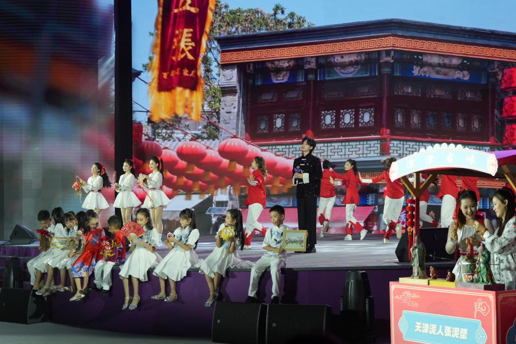 《津門謠》節(jié)目現(xiàn)場(chǎng)。人民網(wǎng)記者 于凱攝