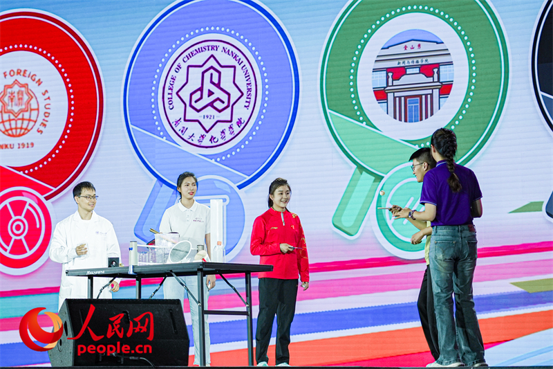 陳夢與南開學子互動。人民網(wǎng)記者 于凱攝