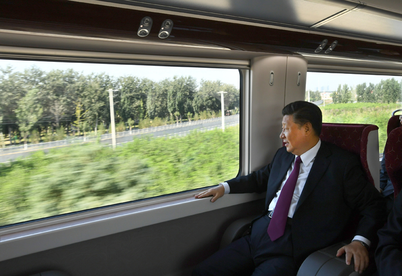 2019年9月25日，習(xí)近平總書記乘坐軌道列車前往北京大興國(guó)際機(jī)場(chǎng)。