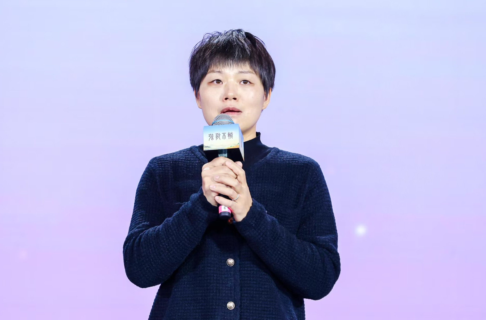 “中國(guó)好人”欒留偉妻子薛巧艷。人民視頻供圖。