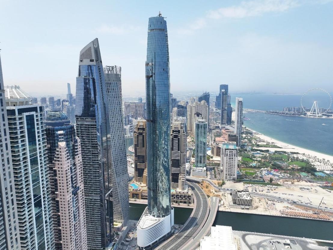 圖中最高建筑即為迪拜藍(lán)天酒店。中鐵十八局供圖