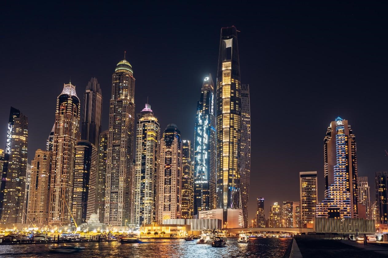 瑪瑞納地區(qū)夜景。中鐵十八局供圖