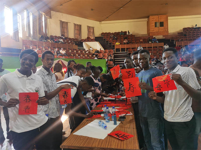 卡巴拉克大學(xué)春節(jié)體驗(yàn)活動(dòng)。埃格頓大學(xué)孔子學(xué)院供圖