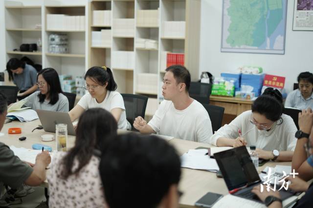 “夜總會(huì)”現(xiàn)場(chǎng)。